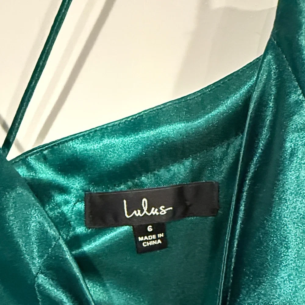 Lulu's Emerald Satin Maxi Dress - Picture 2 of 4